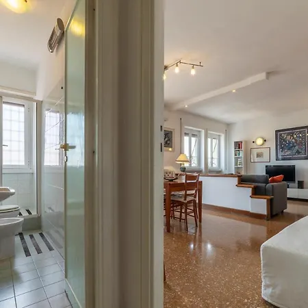 Apartmán Guesthost - Roomy And Bright With Terrace Řím