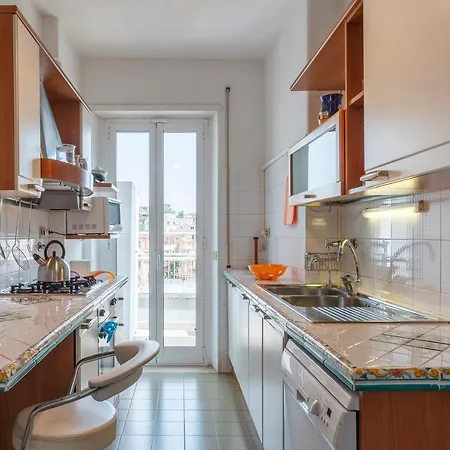 Guesthost - Roomy And Bright With Terrace *