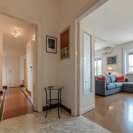 Lägenhet Guesthost - Roomy And Bright With Terrace Rom