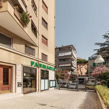 Guesthost - Roomy And Bright With Terrace