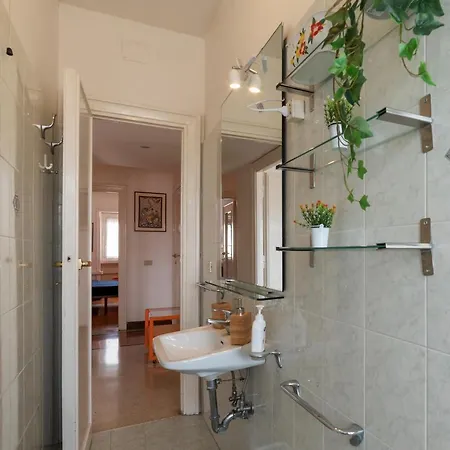 Lägenhet Guesthost - Roomy And Bright With Terrace