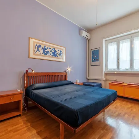 Guesthost - Roomy And Bright With Terrace * Rom