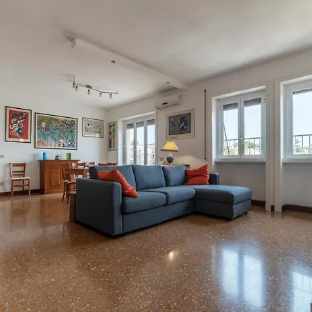 Guesthost - Roomy And Bright With Terrace * Rom