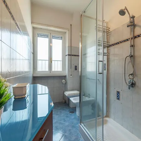 Lägenhet Guesthost - Roomy And Bright With Terrace