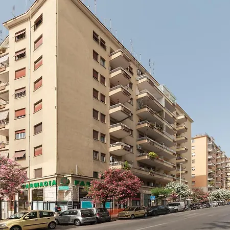 Apartament Roomy And Bright With Terrace
