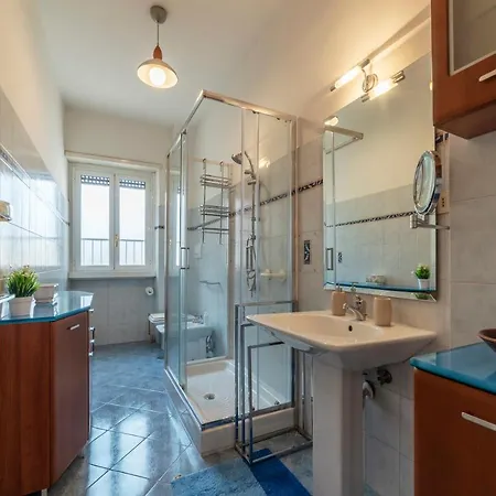 Roomy And Bright With Terrace Rzym