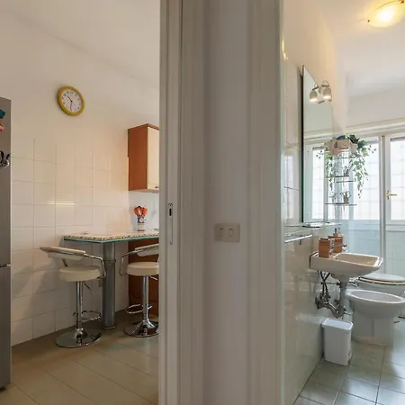 Roomy And Bright With Terrace Apartament Rzym